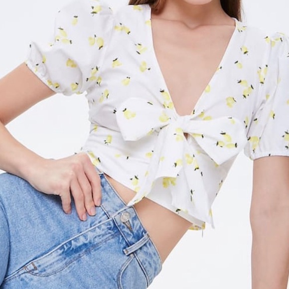 Lemon Print tie-front top fits like Small - Picture 1 of 7